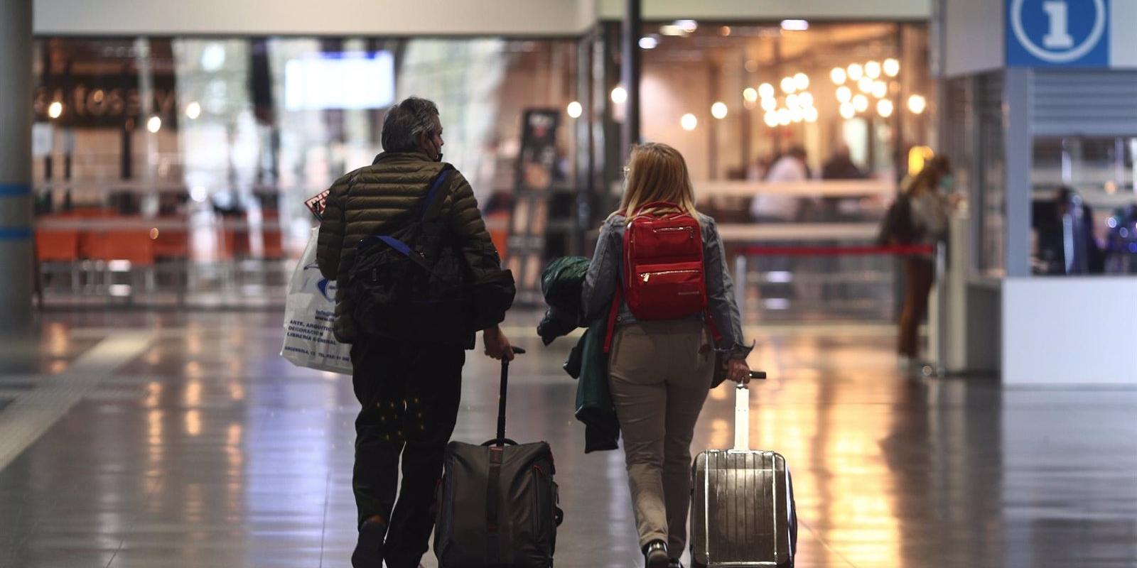 Madrid, Extremadura y Canarias, las CCAA que levantan cierre perimetral tras decaer las medidas de Semana Santa