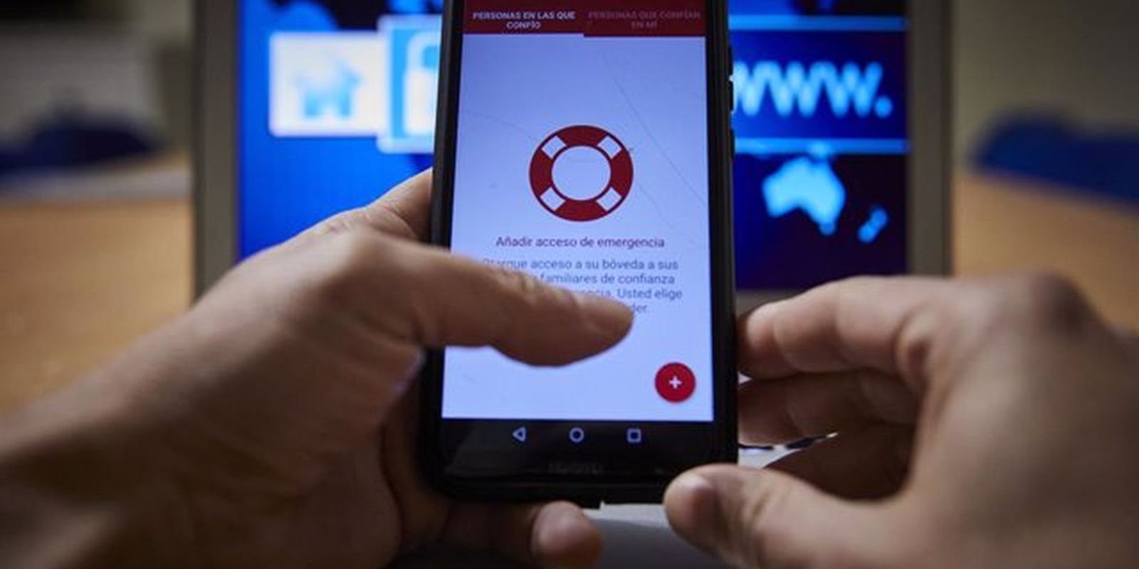 La Comunidad de Madrid formará a docentes para combatir la adicción a los móviles desde los colegios