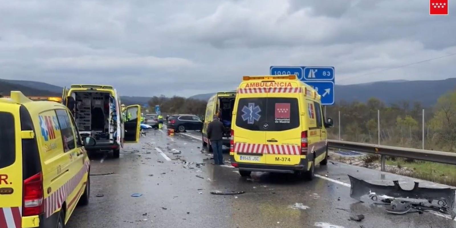 Un accidente de tráfico múltiple entre cuatro coches en la A-1 deja dos heridos de 35 y 19 años