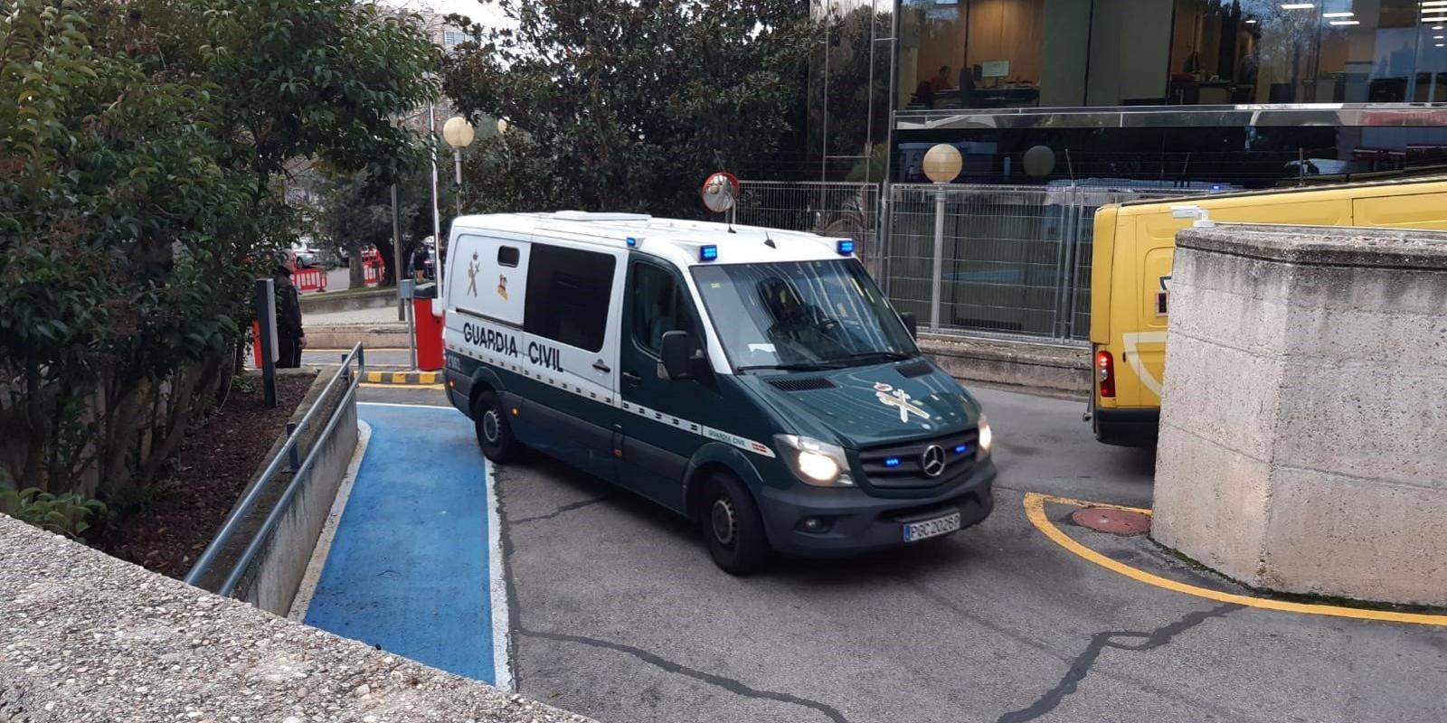 Un acusado de asfixiar a su novia tras ver "una foto de un tío" en su móvil: "Perdí la cabeza"