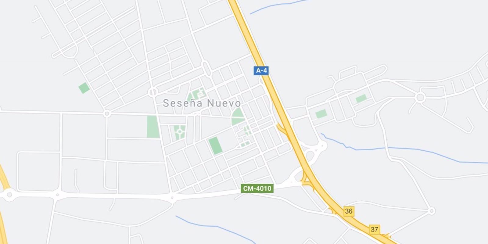 El incendio de una nave industrial en Seseña (Toledo) provoca una gran nube de humo visible en el sur