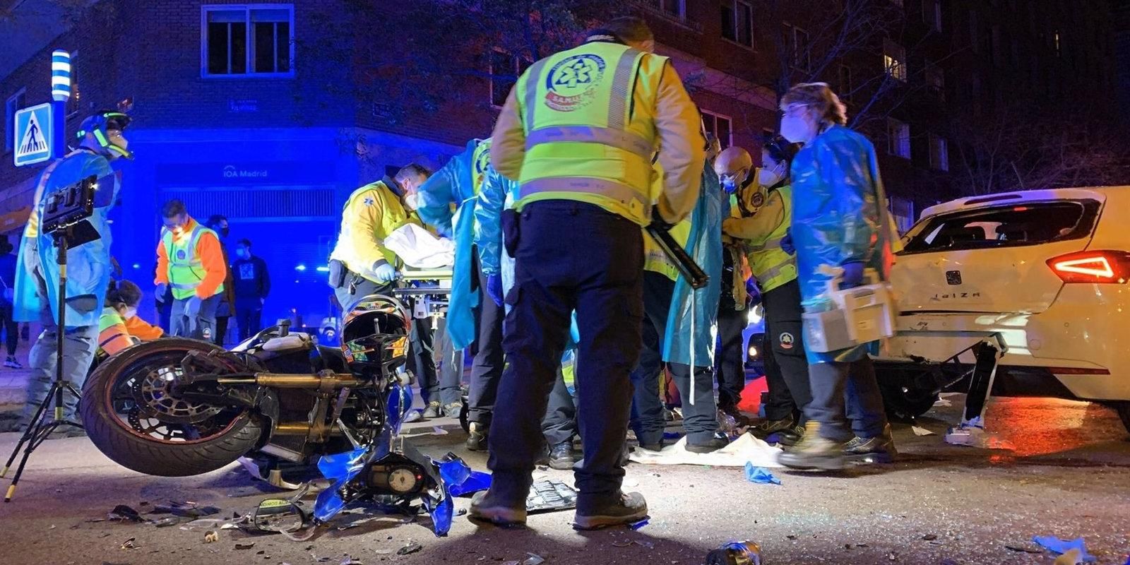 Herido grave un motorista al chocar con un vehículo en Chamberí