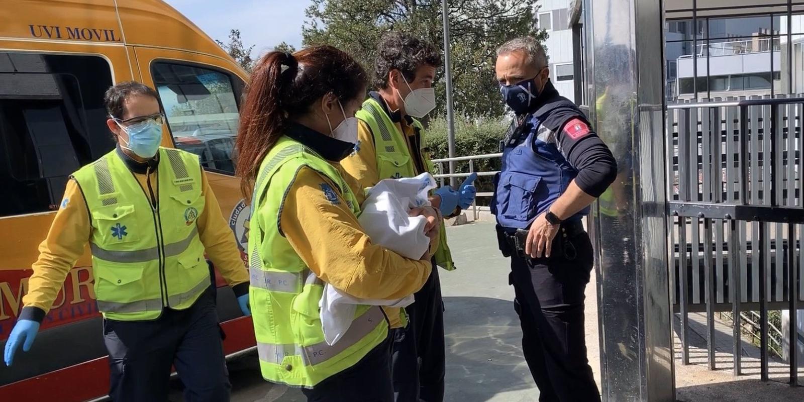 La Fundación Madrina urge a legislar por una "adopción semiabierta" para luchar contra el abandono de bebés