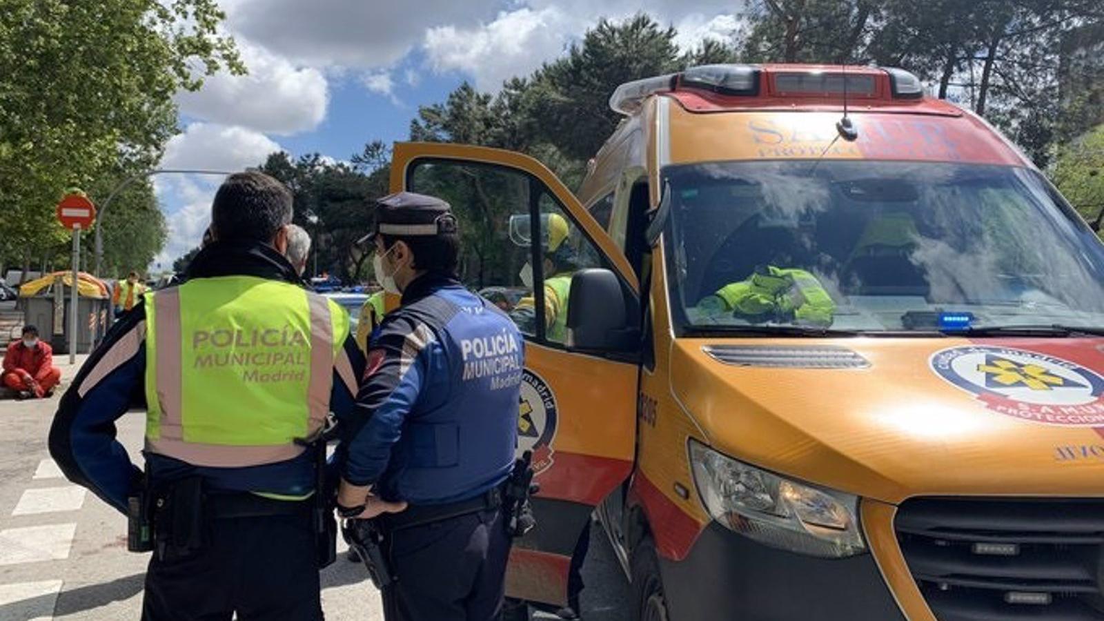 Herida grave una mujer atropellada por un coche en San Blas