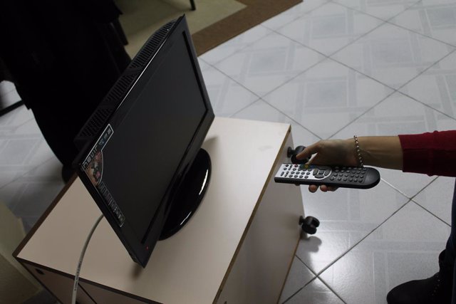 Las televisiones nacionales se vuelcan con las elecciones en Madrid con programas especiales, debates y entrevistas