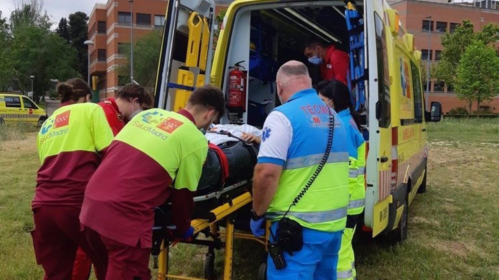 Un joven grave al caerse de la moto en un camino de Villanueva de la Cañada
