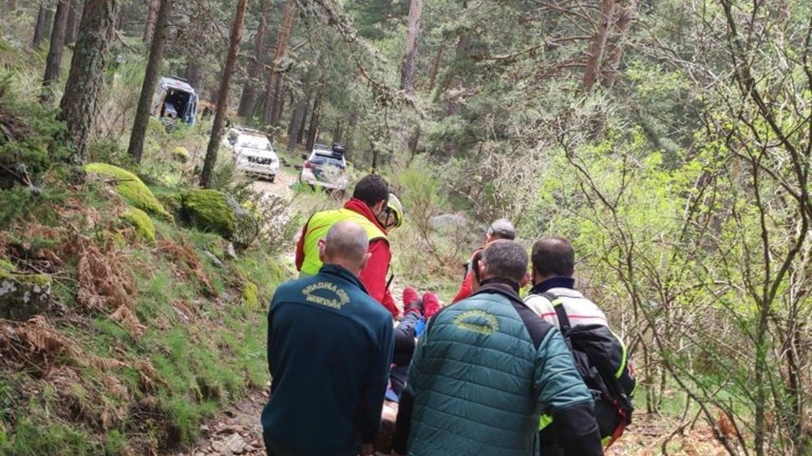 La Guardia Civil rescata a una mujer que se cayó cuando subía al puerto de Navacerrada