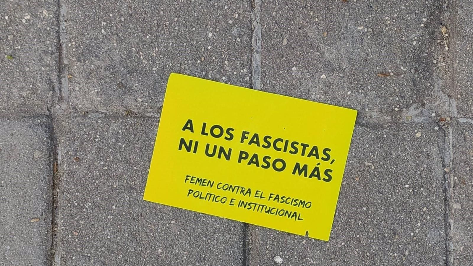 Activistas de Femen protestan en el colegio electoral de Rocío Monasterio