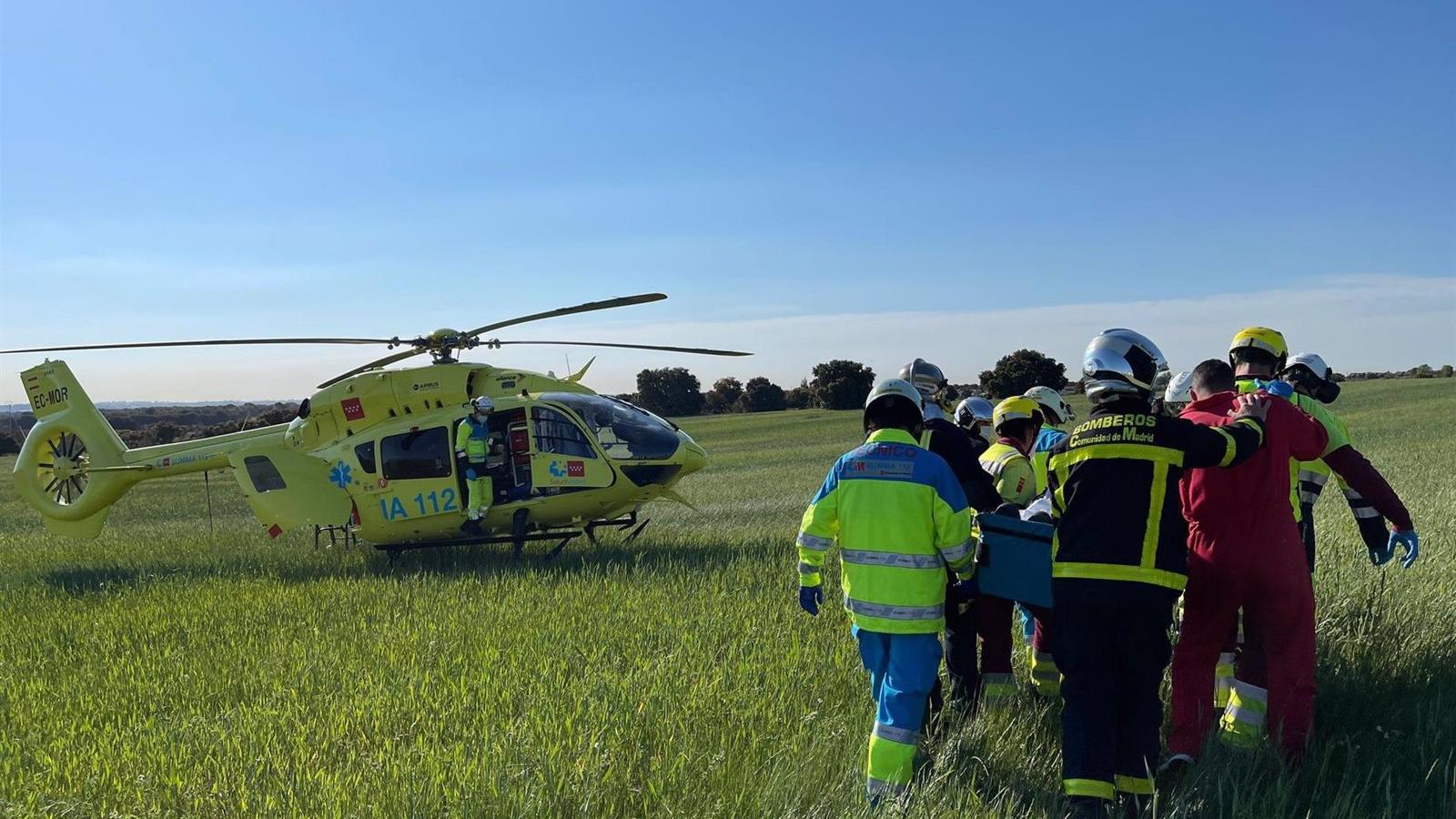 Rescatan a un conductor tras salirse de la carretera y dar varias vueltas de campana