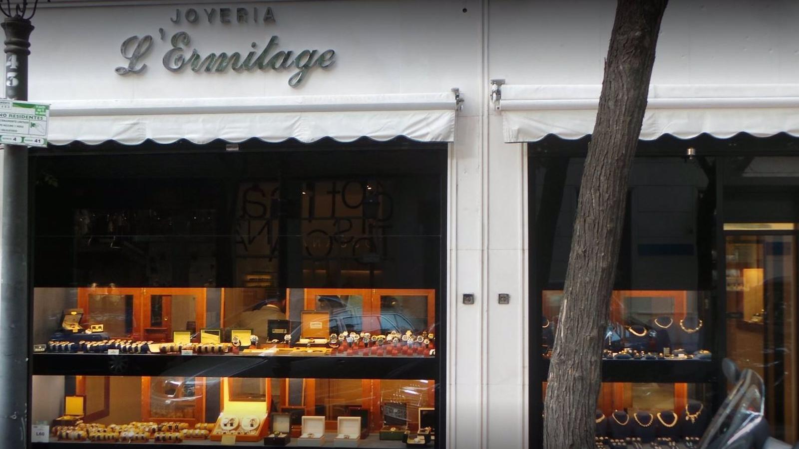 La Policía revisará las cámaras para comprobar si el atracador de la joyería de la calle Ayala tenía compinches