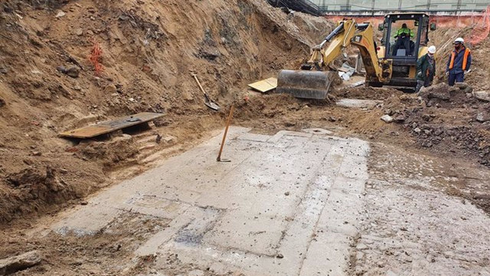 Encuentran los restos de la fuente de San Pedro de Vicálvaro en las obras para construir un centro juvenil