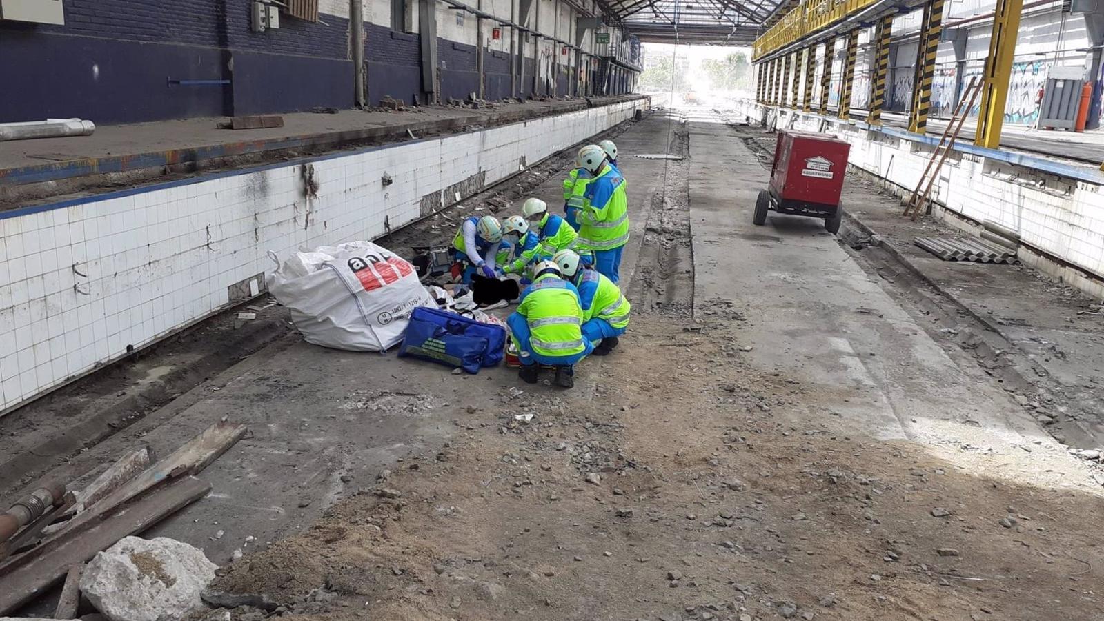 Herido grave un trabajador de 46 años al precipitarse desde una altura de cinco metros en Cuatro Caminos