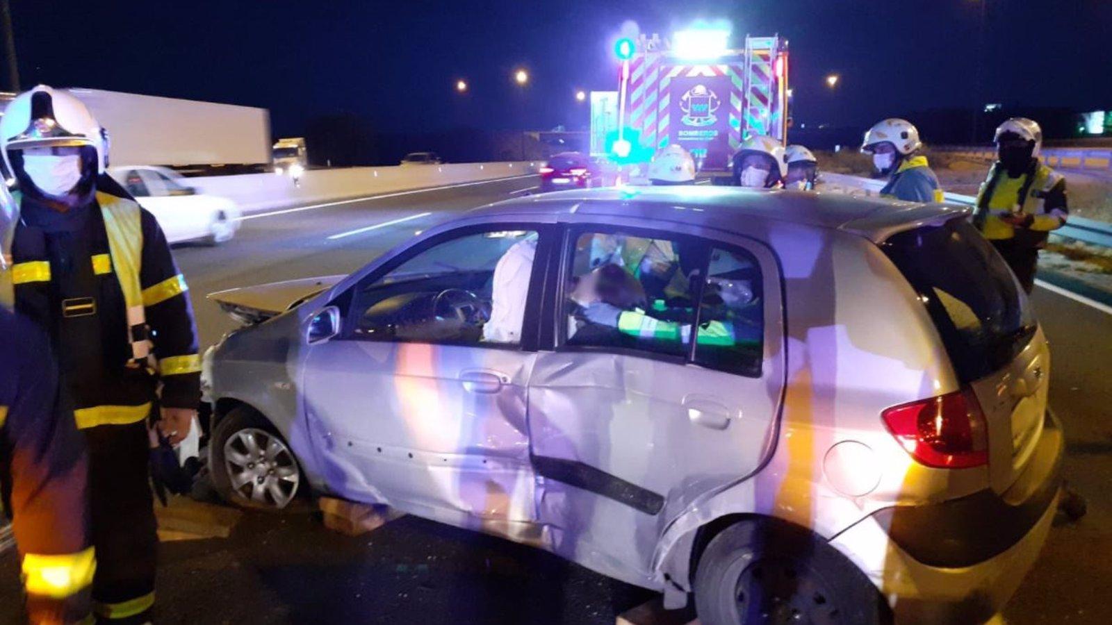 Trasladan al Doce de Octubre sin lesiones graves a una conductora tras colisionar con una furgoneta en Getafe