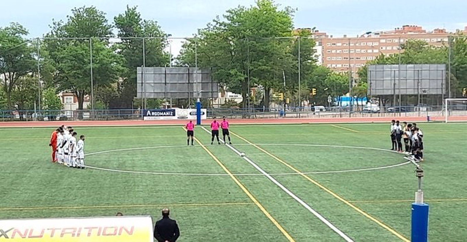 Minuto de silencio en Parla por el joven que falleció este sábado celebrando la victoria del Atlético de Madrid