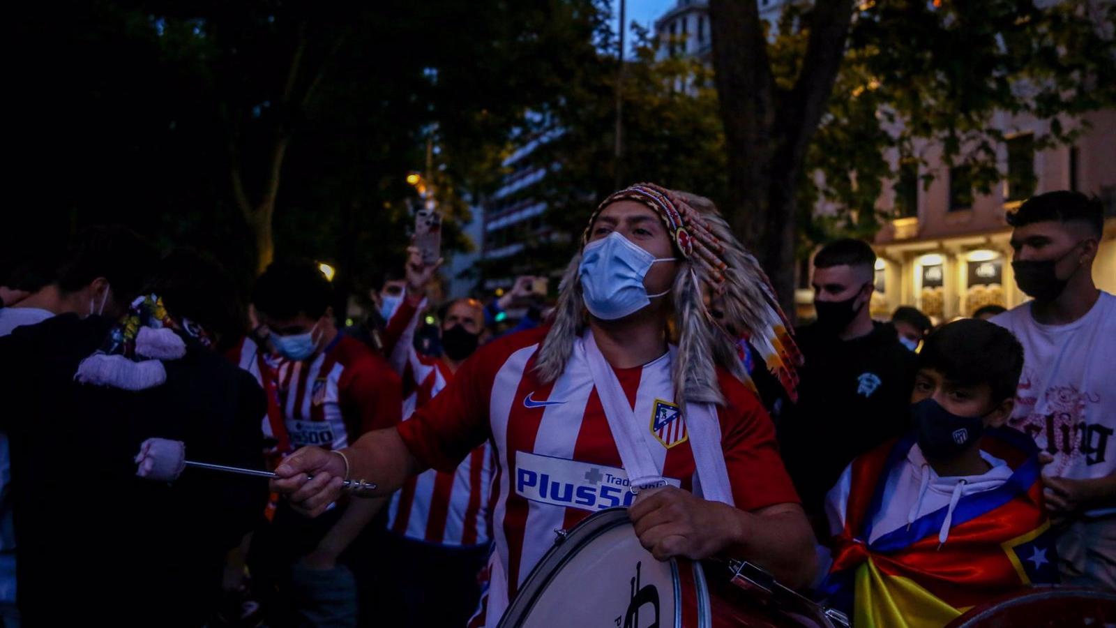 Más de 2.500 hinchas del Atlético se reunieron en Neptuno para celebrar la victoria de Liga