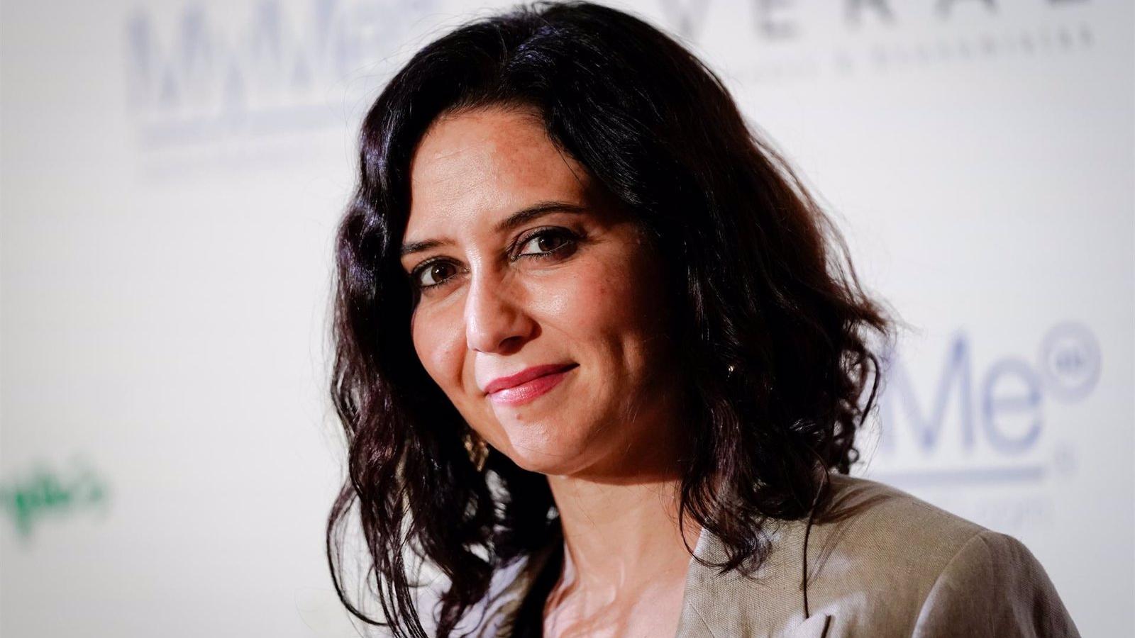 Díaz Ayuso recibe el premio Bombín de San Isidro 2021 por su trayectoria política