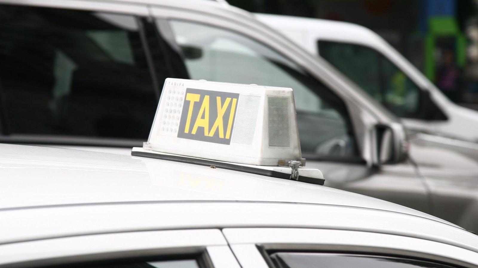 Martínez-Almeida celebra la aprobación en el Pleno de la nueva ordenanza del taxi