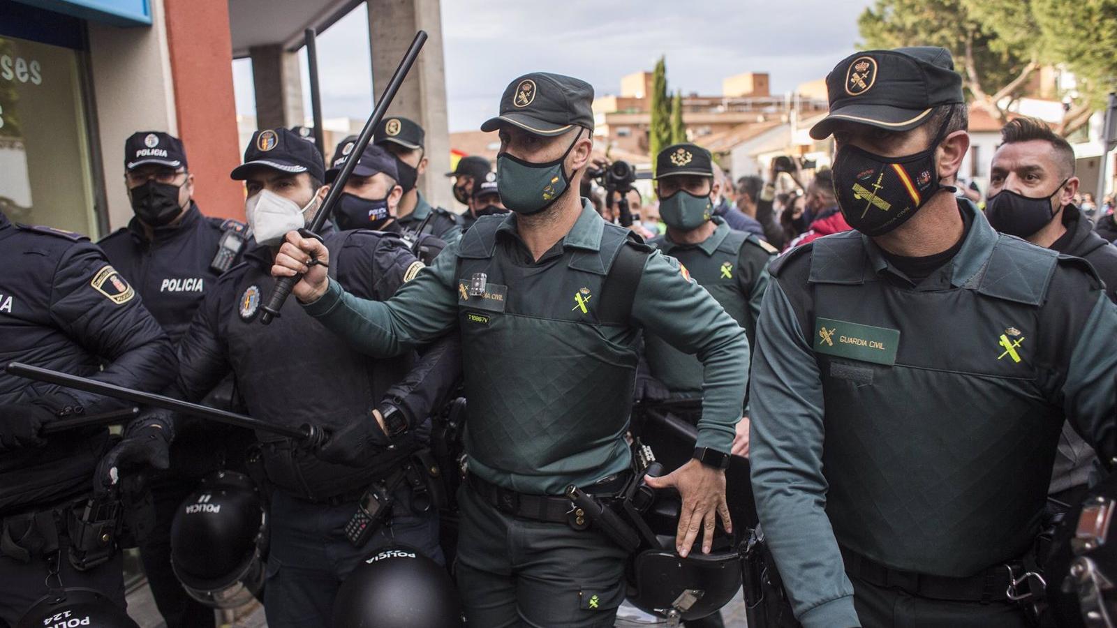 16 detenidos, alguno de ellos menores de 14 años, por los incidentes del mitin de Vox en Navalcarnero