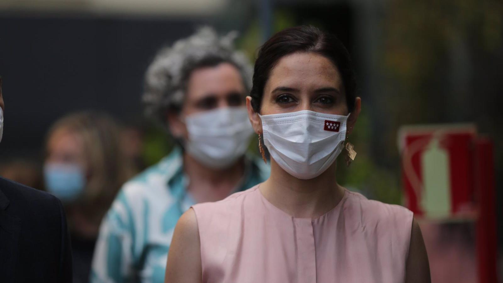 Díaz Ayuso espera que "pronto" se pueda dejar de usar la mascarilla en exteriores