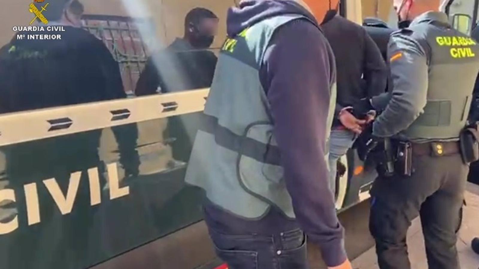 Detenido un okupa por amenazar con un palo a vecinos de Arganda que protestaban contra la usurpación