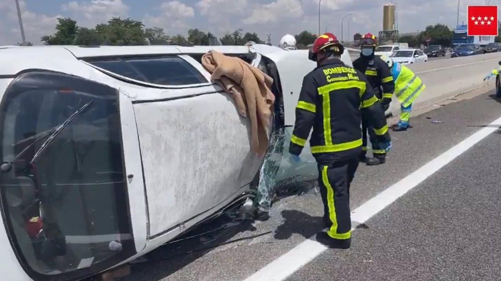 Un herido leve y varios kilómetros de atascos en la A-2 en Torrejón por un accidente de tráfico