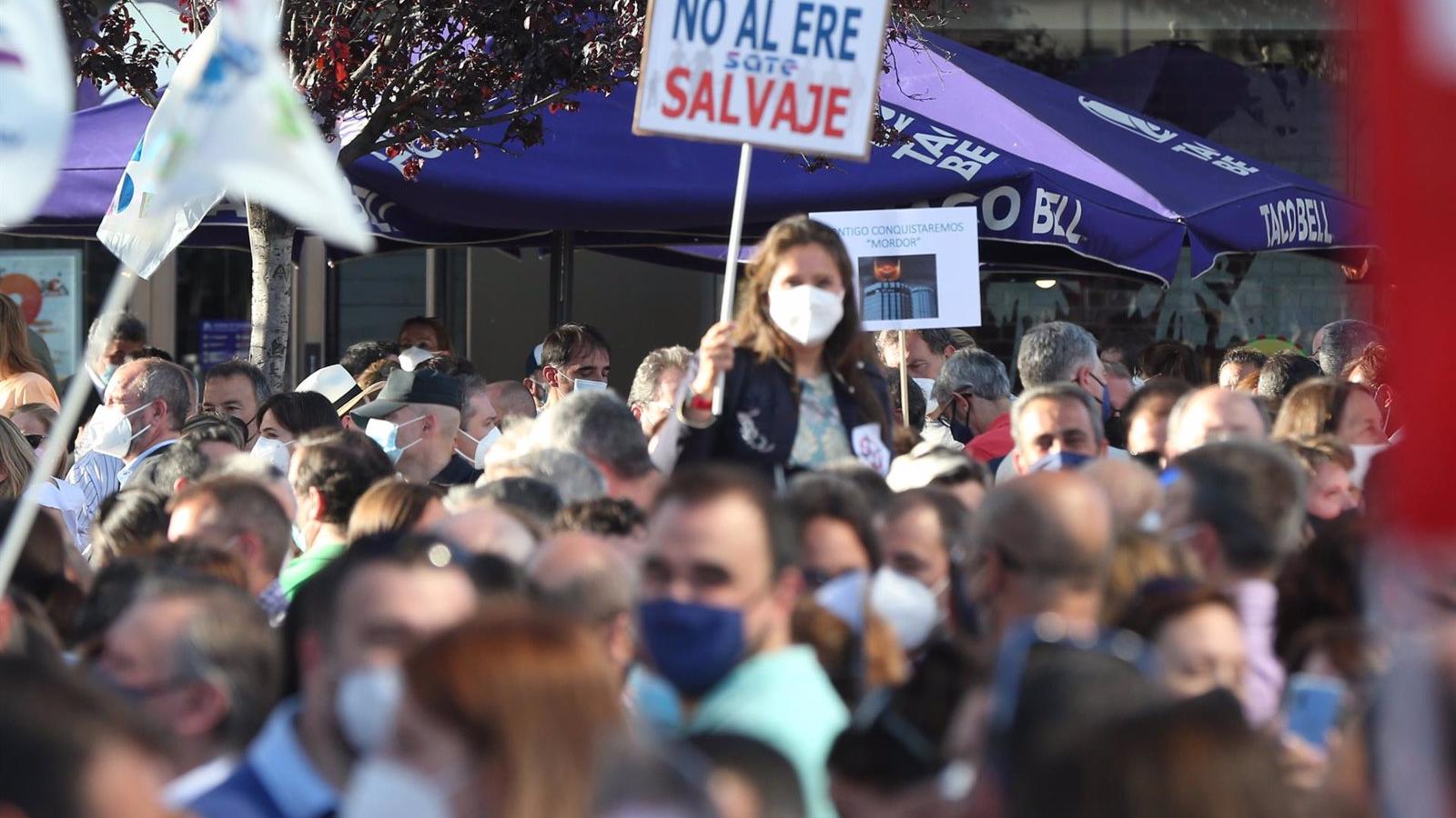 Los trabajadores de CaixaBank harán un paro de una hora el lunes para protestar por el ERE