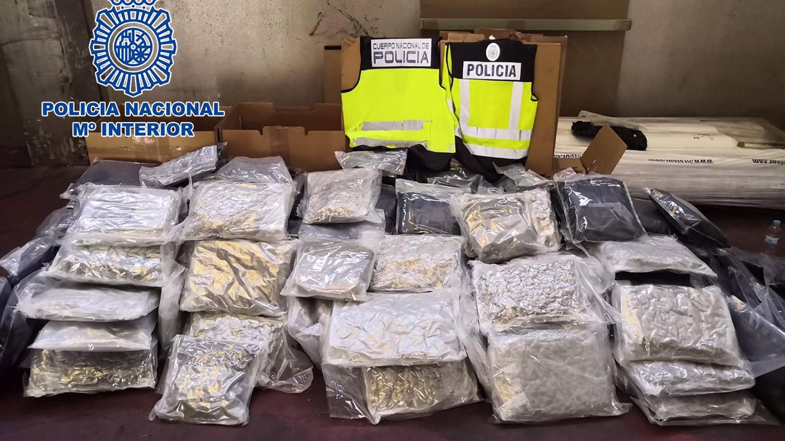 La Policía requisa a una banda ubicada en Madrid y Toledo 132 kilos de cogollos de marihuana con destino Alemania