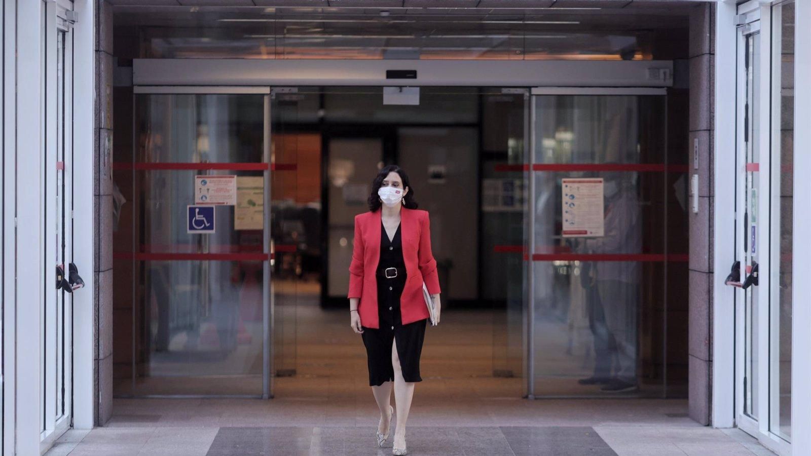 Díaz Ayuso llama a no tener complejos ante "la foto de Colón"