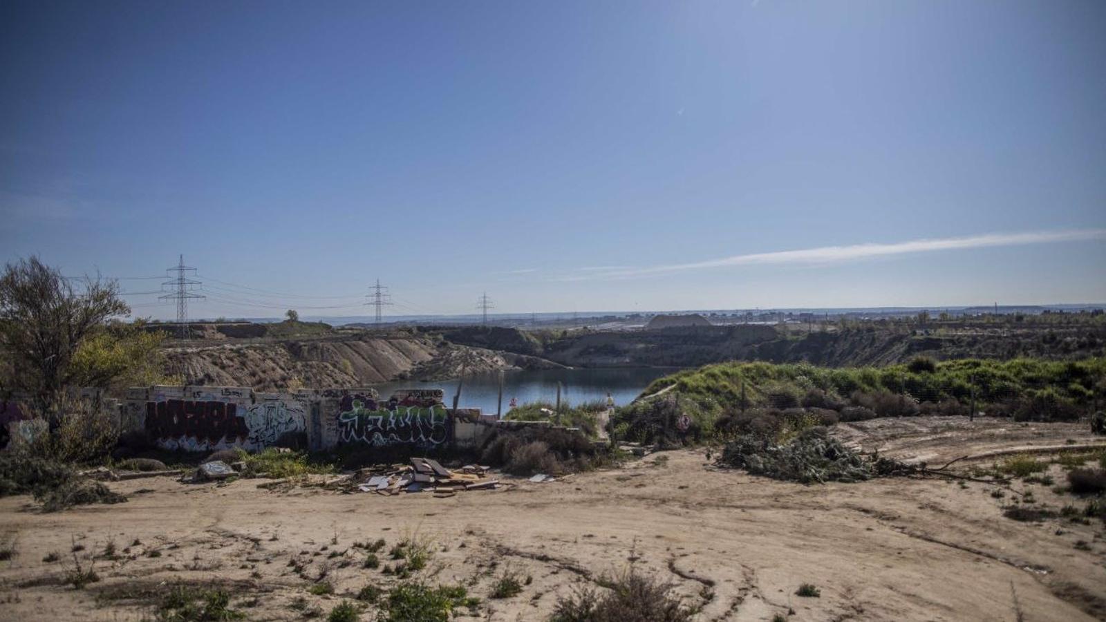 Buscan a un menor desaparecido cuando se bañaba con un grupo de amigos en las lagunas de Ambroz, en San Blas