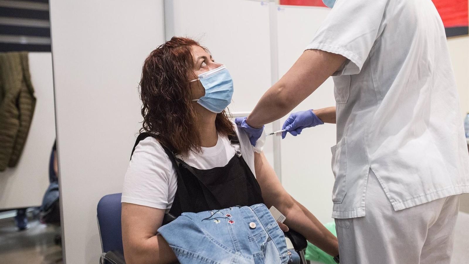 Arranca la vacunación para personas de 40 a 49 años en los hospitales madrileños