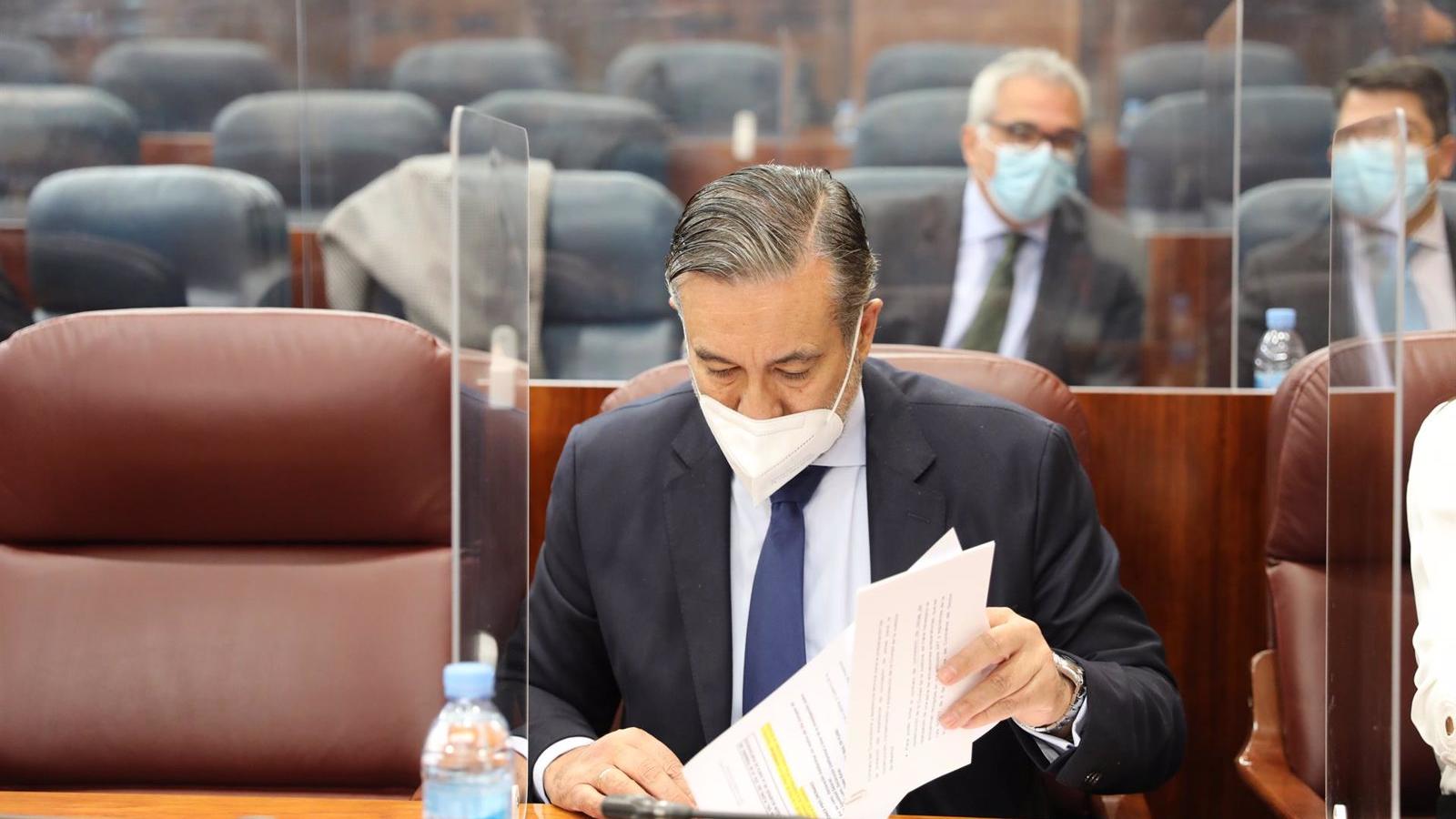 Enrique López destaca que los acuerdos del PP con Vox son "transparentes" y no "indignos" como los del Gobierno