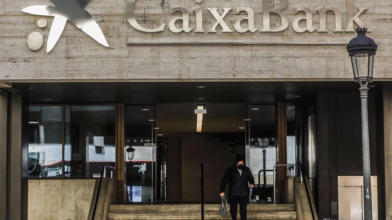 CaixaBank alerta: los ciberdelincuentes aprovechan la fusión para "atacar" a los clientes