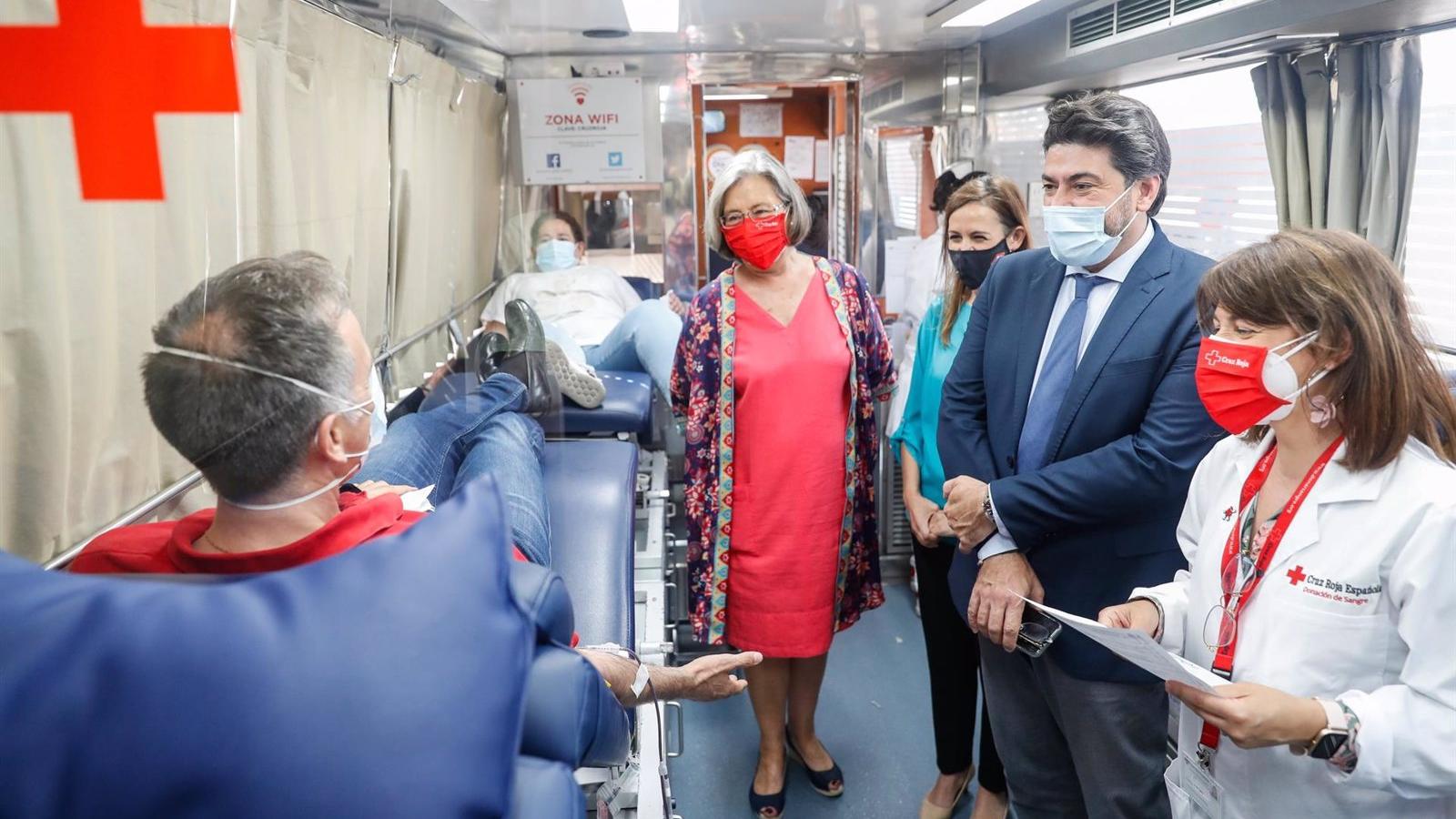 Cruz Roja premia a Metro de Madrid por su labor durante la pandemia