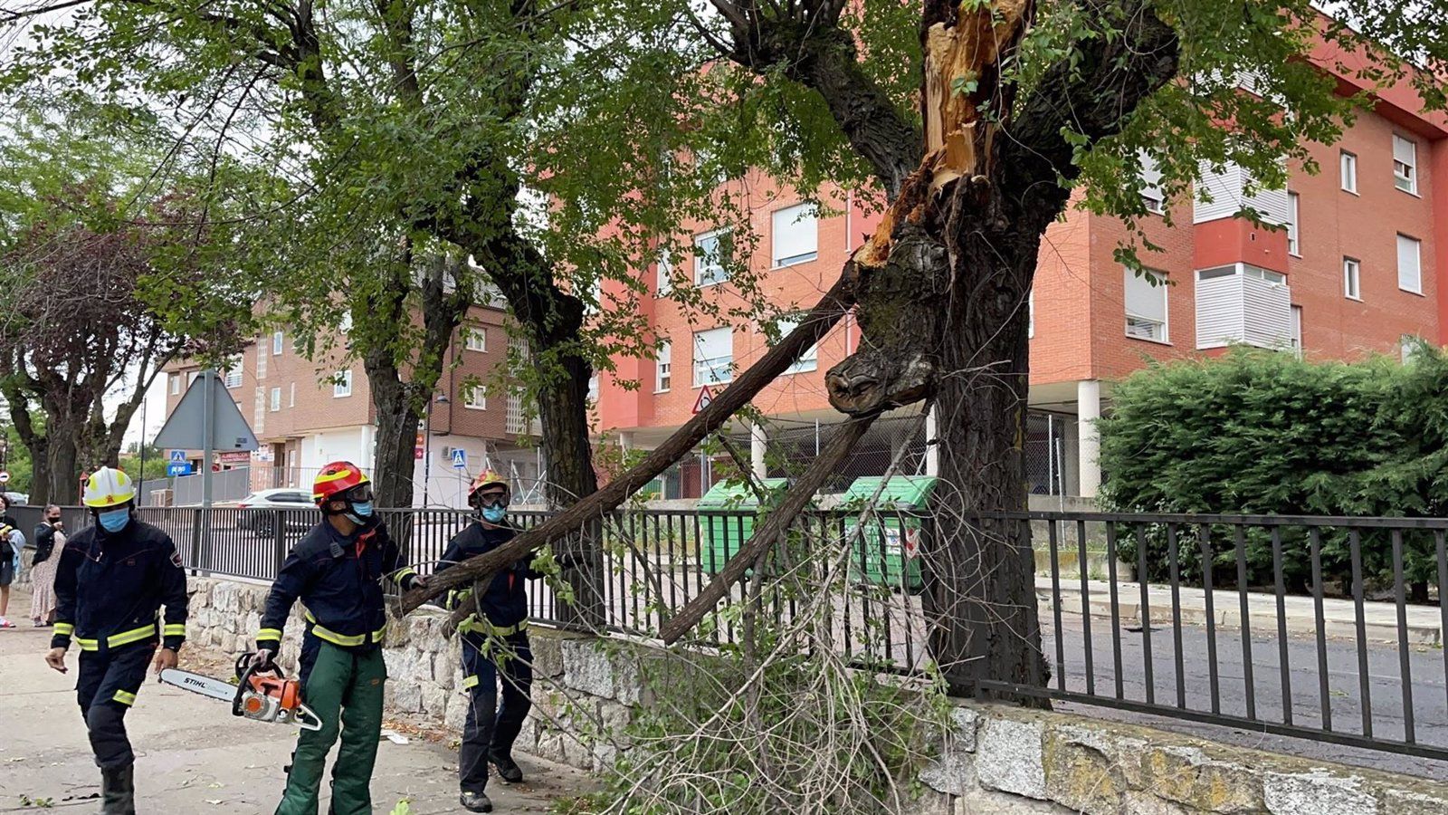 Los Bomberos realizaron 184 intervenciones por las tormentas en toda la región, ninguna con heridos