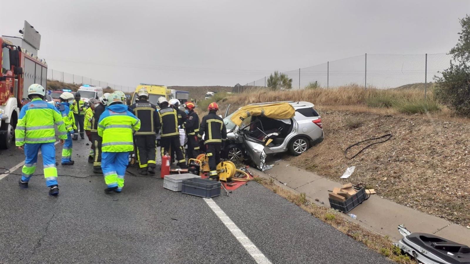 Un herido grave y otro leve al colisionar frontalmente dos coches en San Martín de la Vega