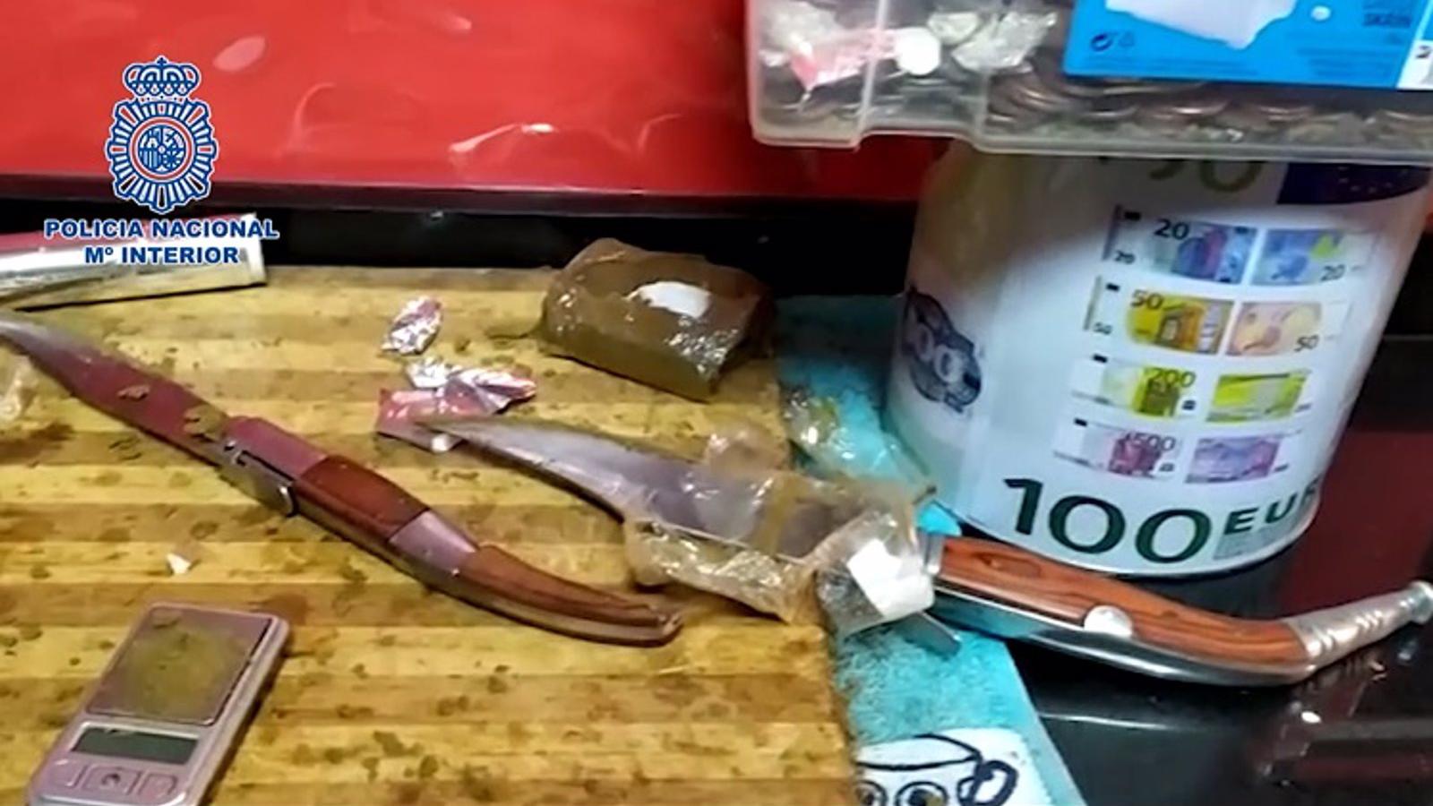 Desmantelado un piso en Orcasitas donde decenas jóvenes, algunos menores, hacían cola para comprar droga