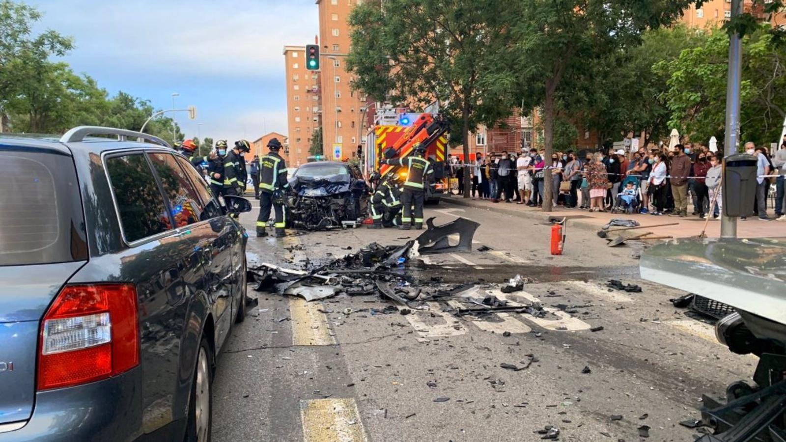 Un aparatoso accidente en Puente de Vallecas deja cuatro heridos, dos de ellos con pronóstico reservado