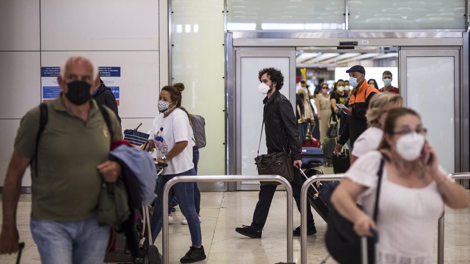 Escudero pide por carta a Darias una reunión para establecer medidas "eficaces" en Barajas