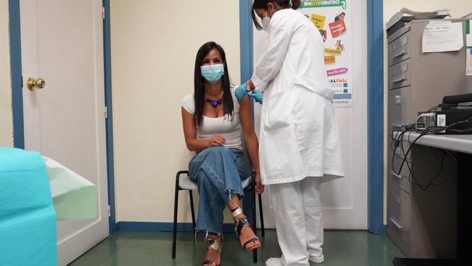 Villacís recibe la primera dosis de la vacuna de Pfizer contra el coronavirus: "¡Por fin!"