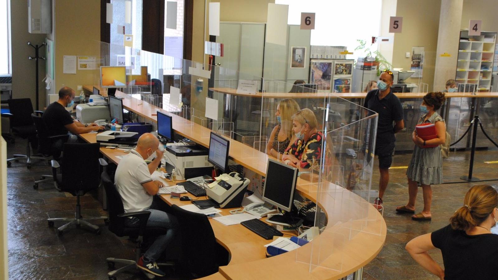 La región dispone de 411.781 empleados públicos de todas las administraciones, casi la mitad trabaja para la Comunidad