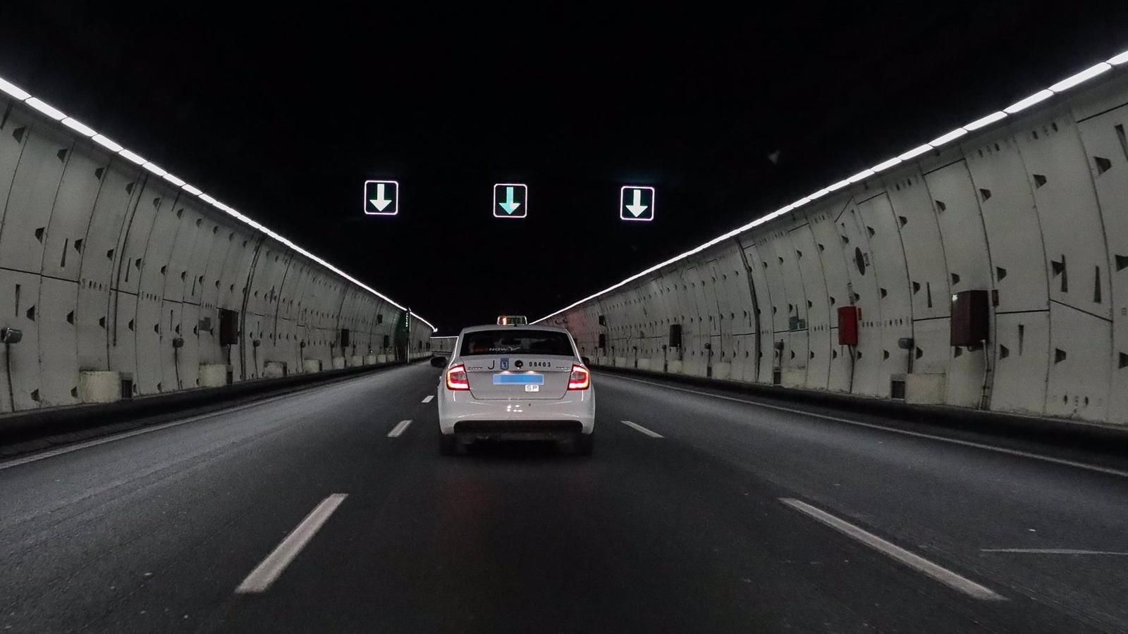 Madrid restaura el refuerzo de taxis durante las madrugadas de los fines de semana tras la vuelta del ocio nocturno