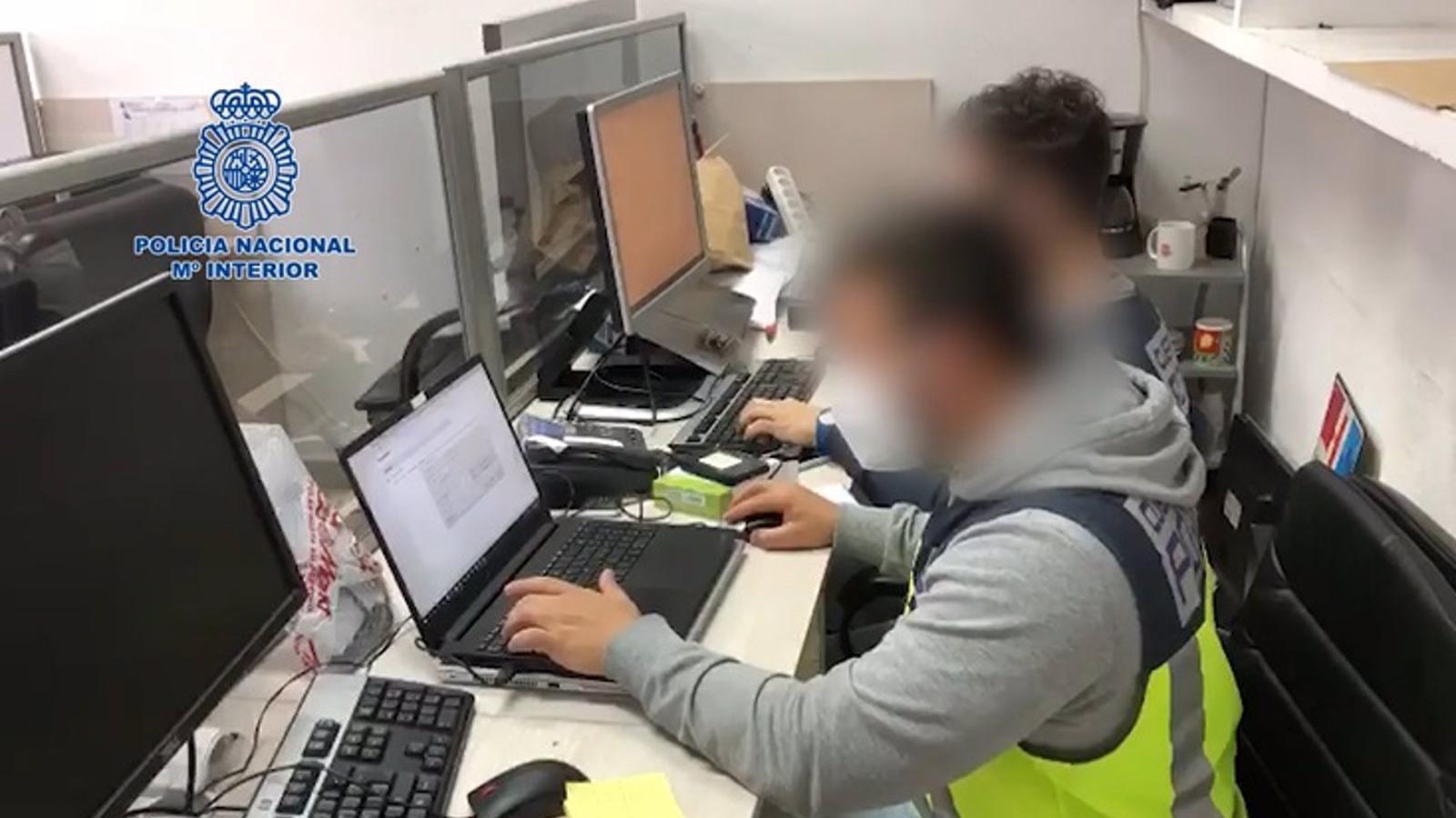 Detenidos los responsables de un 'call center' que engañaban a deudores para que llamaran a teléfonos premium