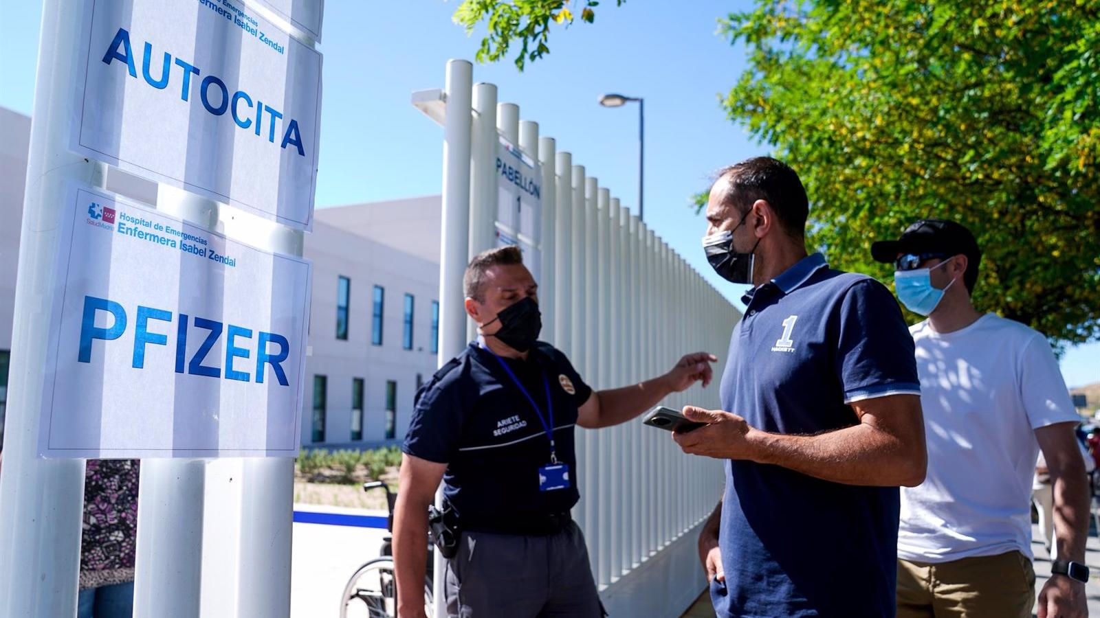 Casi 5.600 personas se vacunaron el fin de semana en horario nocturno en el Zendal y WiZink Center