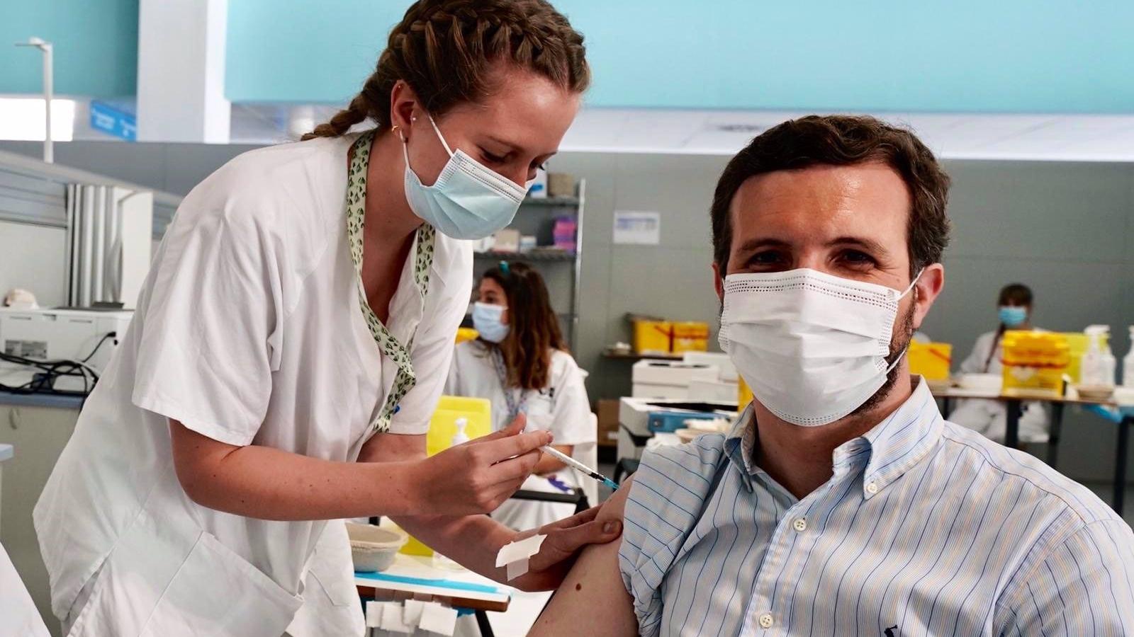 Casado recibe la vacuna contra el Covid-19 en el Hospital Zendal de Madrid