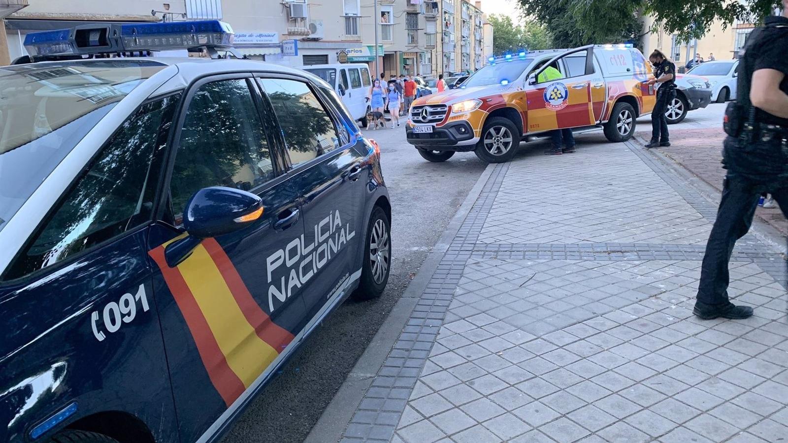 La policía busca a los responsables del disparo y del apuñalamiento de anoche, sucesos no relacionados entre sí