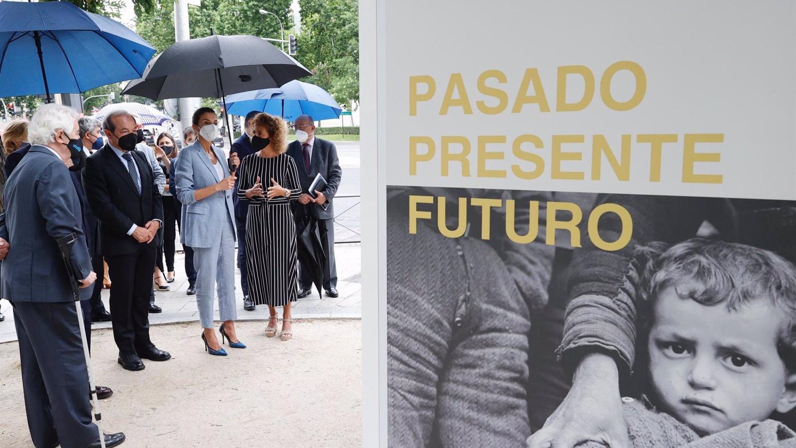 La Reina Letizia visita la exposición conmemorativa del 75º aniversario de Unicef en Madrid
