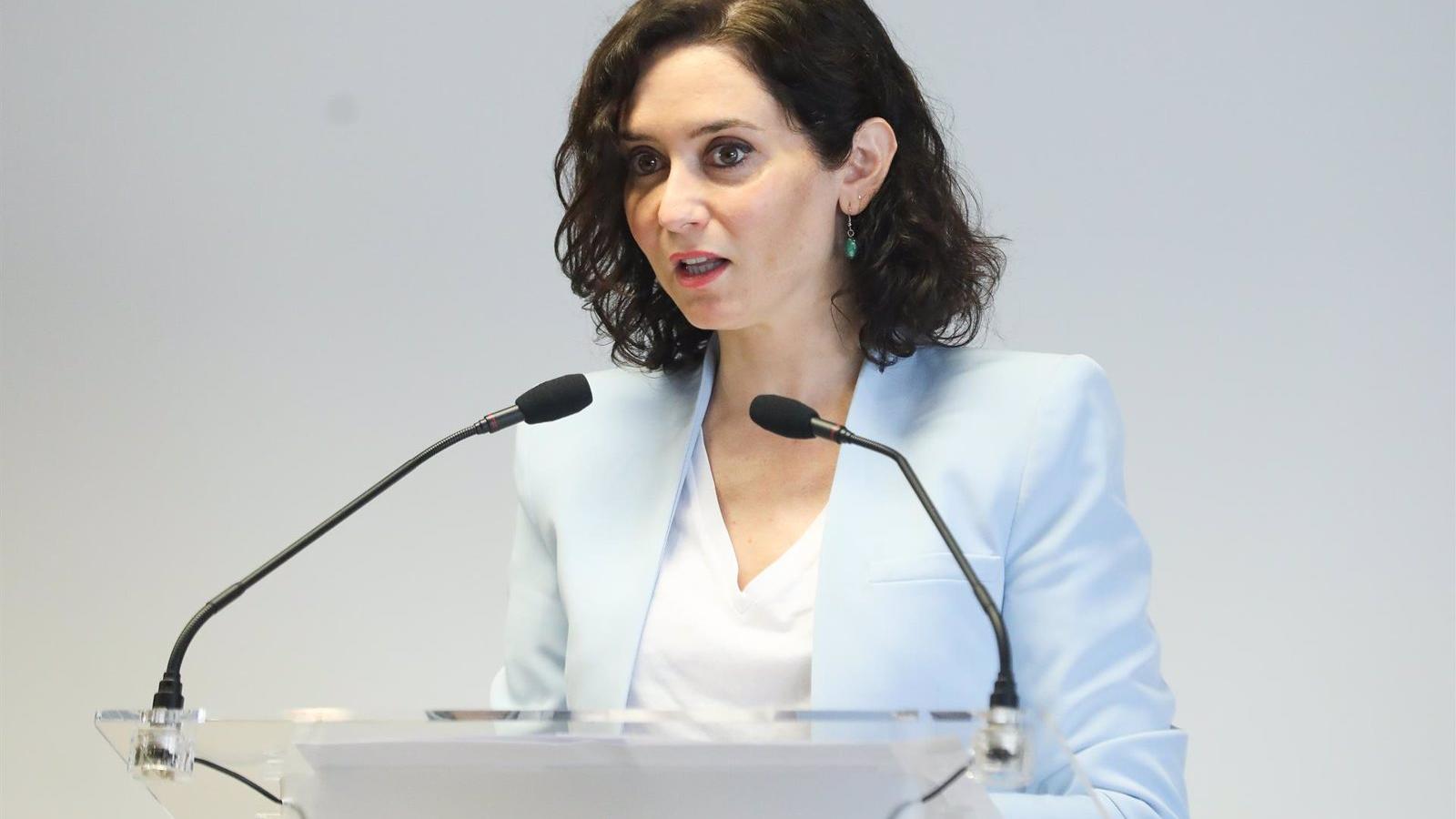 Díaz Ayuso dice que el Gobierno busca perder a los españoles entre "matria o patria" mientras no llama "dictadura" a Cuba