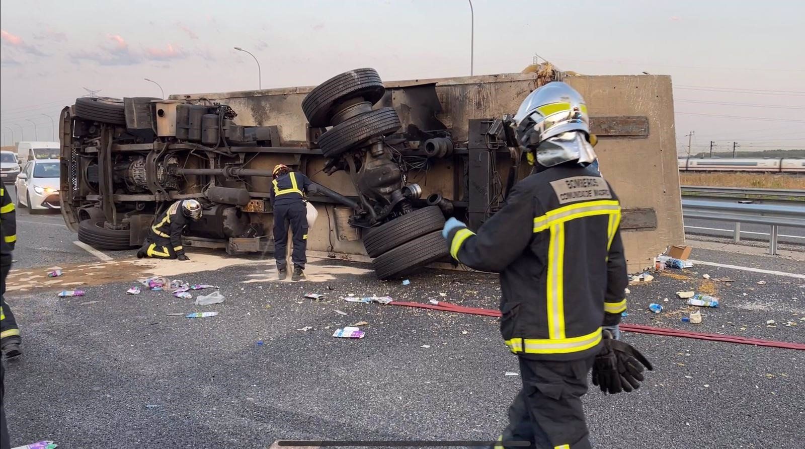 Un accidente entre dos camiones deja dos heridos e importantes retenciones en la M-50 a la altura de Getafe