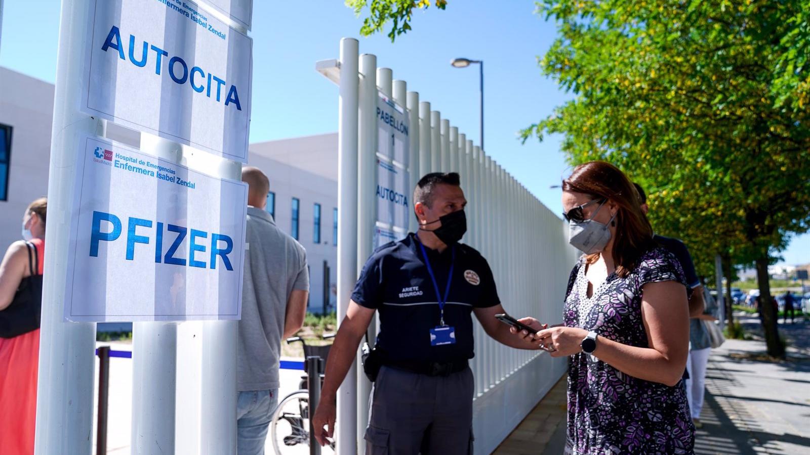 El Hospital Zendal reduce el ritmo de vacunación para atender el aumento de ingresos hospitalarios