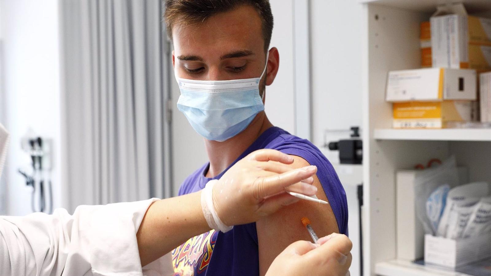 De las más de 47 millones de dosis administradas hasta julio, sólo se han detectado 32.900 efectos adversos